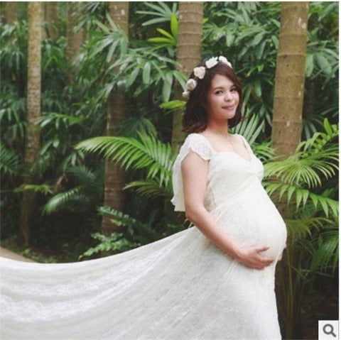 Korean-style lace maternity dress in a forest setting, highlighting elegance and comfort.