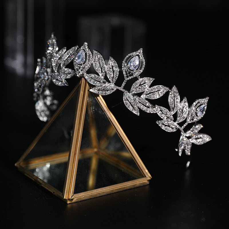Baroque leaf royal crown with electroplated design for maternity photoshoots.